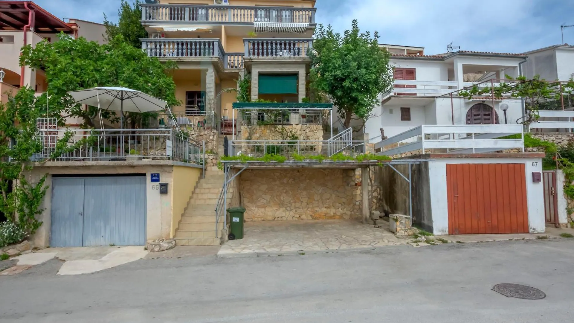 Apartments Marinero location